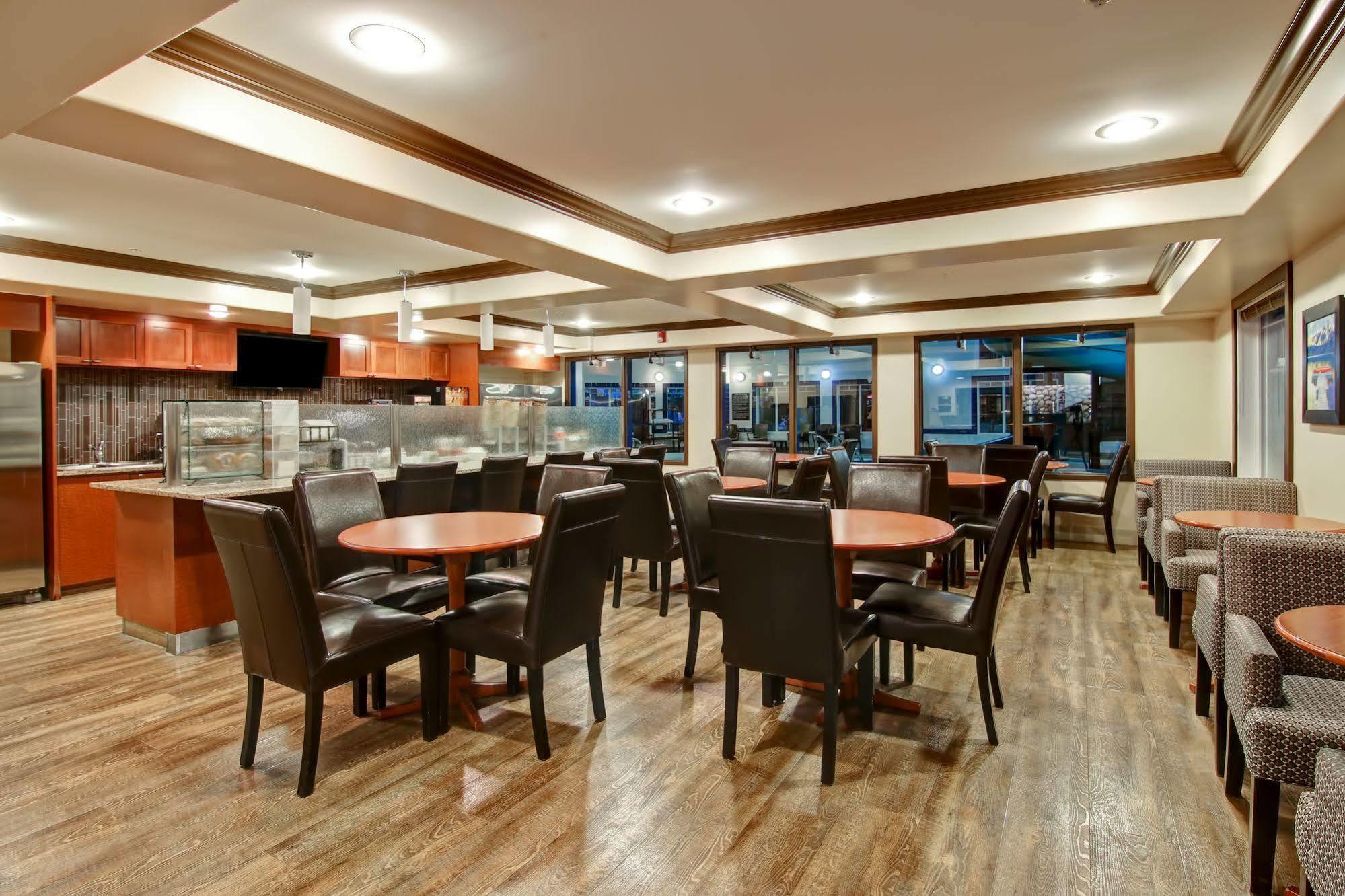 Hotel Canalta Rocky Mountain House